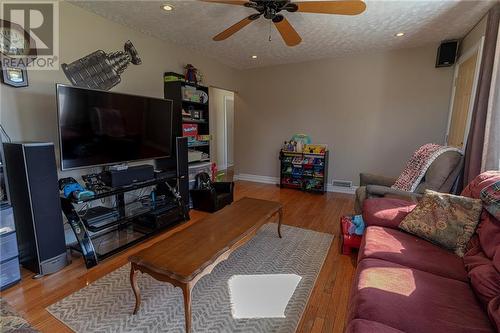 623 Stafford Street, Pembroke, ON - Indoor Photo Showing Living Room