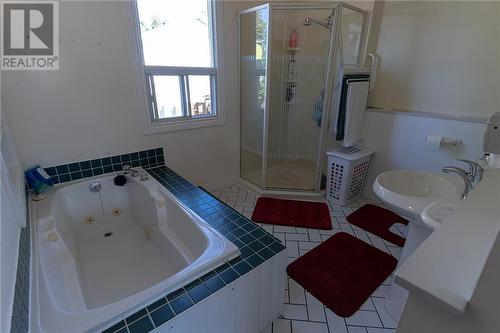 623 Stafford Street, Pembroke, ON - Indoor Photo Showing Bathroom