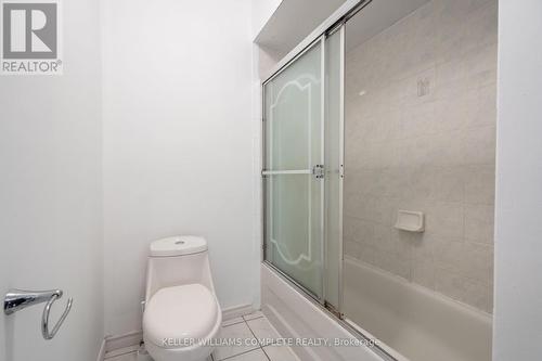 10 Brantdale Avenue, Hamilton, ON - Indoor Photo Showing Bathroom