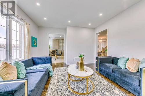 199 Mcknight Avenue, Hamilton, ON - Indoor Photo Showing Living Room