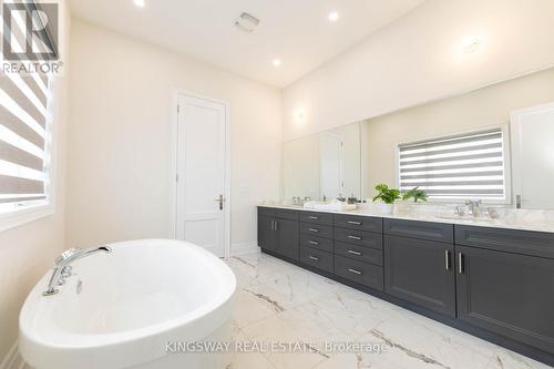 2340 Edward Leaver Trail, Oakville, ON - Indoor Photo Showing Bathroom