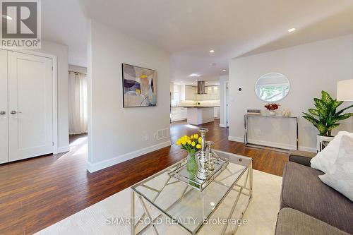 32 David Avenue, Hamilton, ON - Indoor Photo Showing Living Room