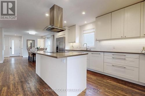 32 David Avenue, Hamilton, ON - Indoor Photo Showing Kitchen With Upgraded Kitchen