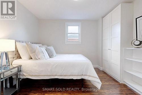 32 David Avenue, Hamilton, ON - Indoor Photo Showing Bedroom