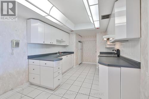 2205 - 131 Torresdale Avenue, Toronto, ON - Indoor Photo Showing Kitchen