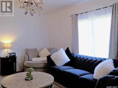 219 2Nd Avenue E, Rosetown, SK - Indoor Photo Showing Living Room