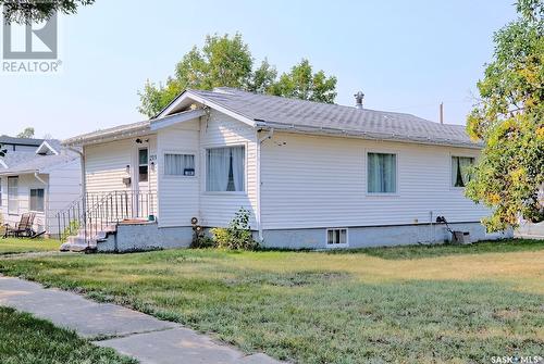 219 2Nd Avenue E, Rosetown, SK - Outdoor