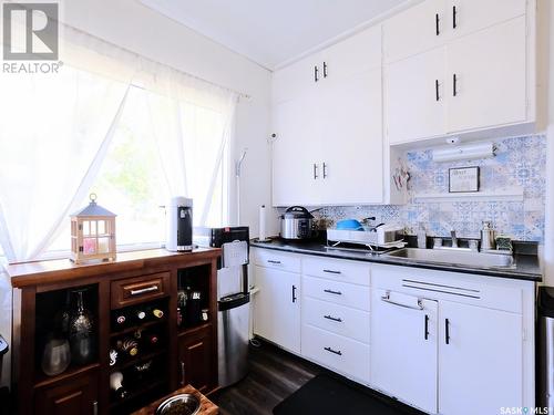 219 2Nd Avenue E, Rosetown, SK - Indoor Photo Showing Kitchen