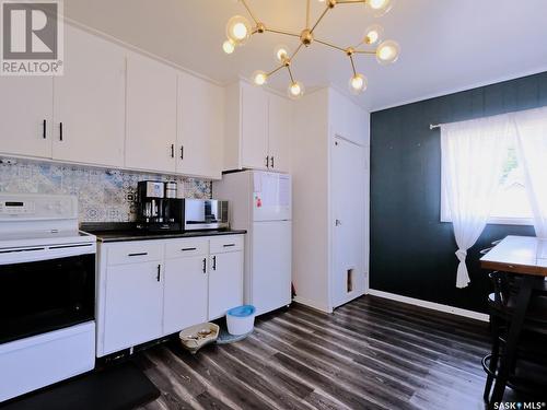 219 2Nd Avenue E, Rosetown, SK - Indoor Photo Showing Kitchen