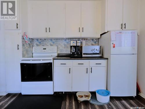 219 2Nd Avenue E, Rosetown, SK - Indoor Photo Showing Kitchen