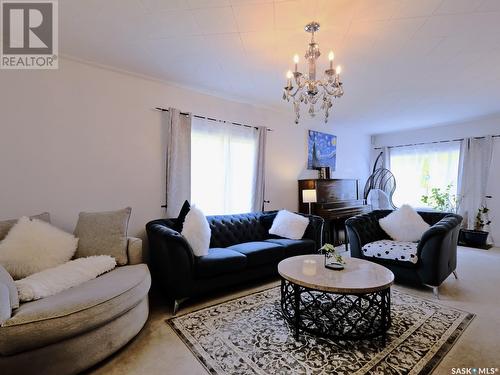 219 2Nd Avenue E, Rosetown, SK - Indoor Photo Showing Living Room