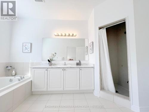 382 William Graham Drive, Aurora, ON - Indoor Photo Showing Bathroom