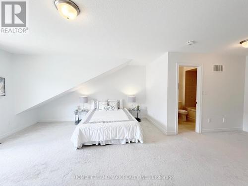 382 William Graham Drive, Aurora, ON - Indoor Photo Showing Bedroom