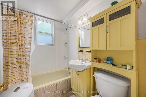 137 Vancouver Street, Barrie, ON - Indoor Photo Showing Bathroom