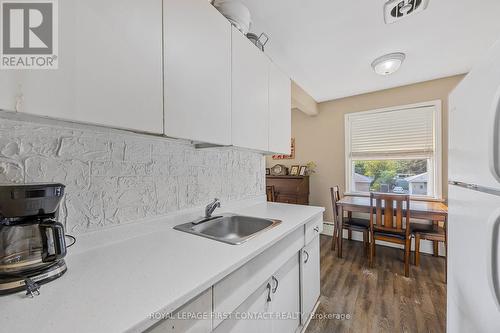 137 Vancouver Street, Barrie, ON - Indoor Photo Showing Kitchen