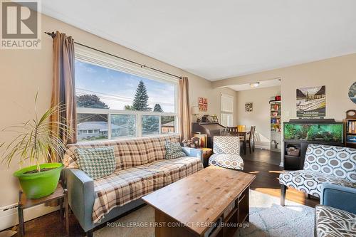 137 Vancouver Street, Barrie, ON - Indoor Photo Showing Living Room