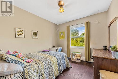 137 Vancouver Street, Barrie, ON - Indoor Photo Showing Bedroom