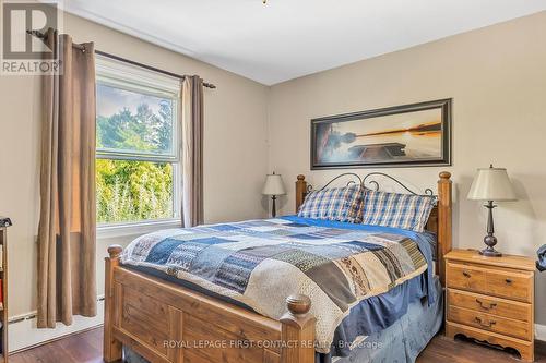 137 Vancouver Street, Barrie, ON - Indoor Photo Showing Bedroom