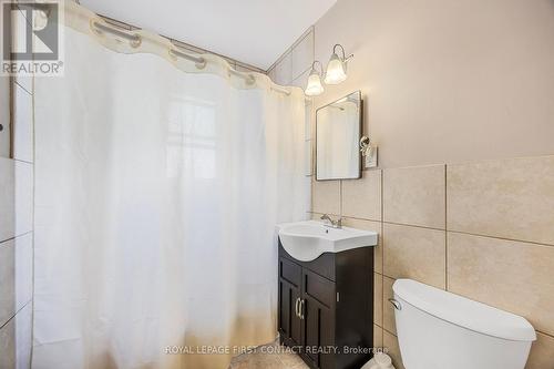 137 Vancouver Street, Barrie, ON - Indoor Photo Showing Bathroom