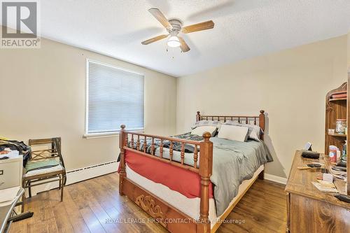 137 Vancouver Street, Barrie, ON - Indoor Photo Showing Bedroom