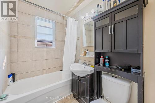 137 Vancouver Street, Barrie, ON - Indoor Photo Showing Bathroom