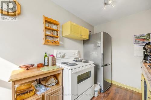 137 Vancouver Street, Barrie, ON - Indoor Photo Showing Kitchen