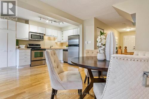 2362 Marine Drive, Oakville, ON - Indoor Photo Showing Kitchen