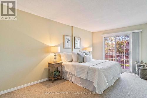 2362 Marine Drive, Oakville, ON - Indoor Photo Showing Bedroom