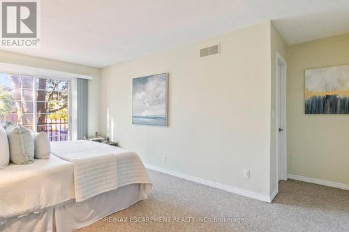 2362 Marine Drive, Oakville, ON - Indoor Photo Showing Bedroom