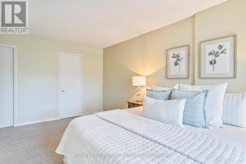 2362 Marine Drive, Oakville, ON - Indoor Photo Showing Bedroom