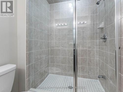 29 Finegan Circle, Brampton, ON - Indoor Photo Showing Bathroom