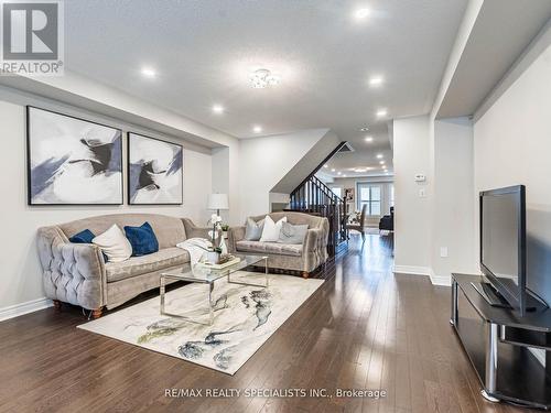 29 Finegan Circle, Brampton, ON - Indoor Photo Showing Living Room