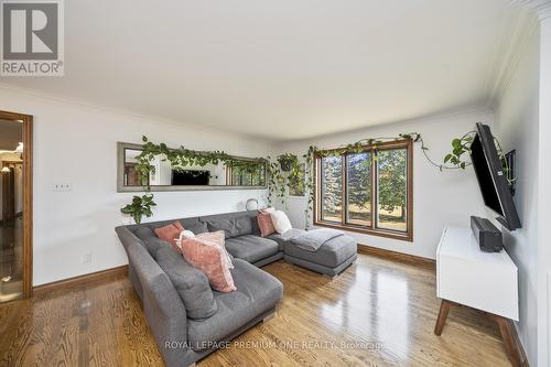 8 Beamish Court, Brampton, ON - Indoor Photo Showing Living Room