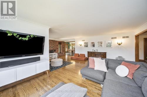 8 Beamish Court, Brampton, ON - Indoor Photo Showing Living Room