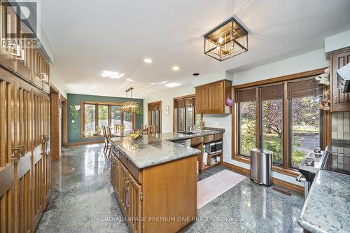 8 Beamish Court, Brampton, ON - Indoor Photo Showing Kitchen