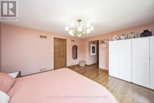 8 Beamish Court, Brampton, ON - Indoor Photo Showing Bedroom