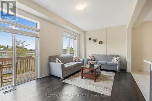 38 - 166 Deerpath Drive, Guelph, ON - Indoor Photo Showing Living Room