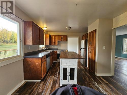 3431 Spruce Road, Chetwynd, BC - Indoor Photo Showing Kitchen