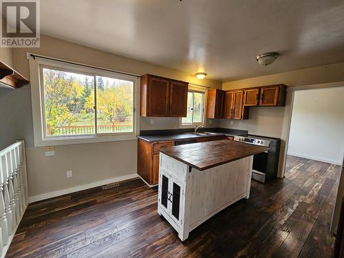 3431 Spruce Road, Chetwynd, BC - Indoor Photo Showing Kitchen With Double Sink