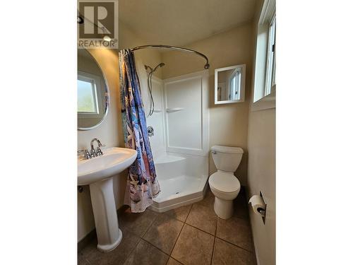 3431 Spruce Road, Chetwynd, BC - Indoor Photo Showing Bathroom