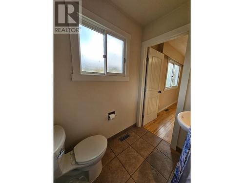 3431 Spruce Road, Chetwynd, BC - Indoor Photo Showing Bathroom