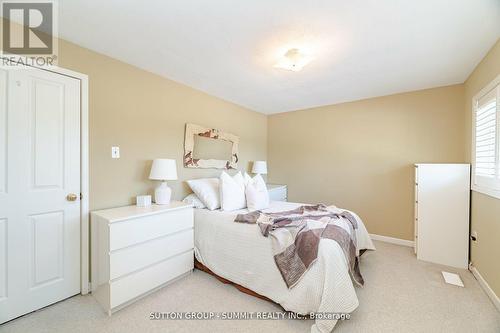 76 Vista Drive, Mississauga, ON - Indoor Photo Showing Bedroom