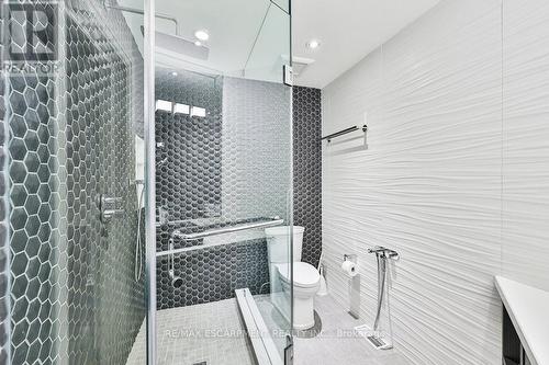 150 Indian Valley Trail W, Mississauga, ON - Indoor Photo Showing Bathroom