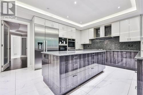 150 Indian Valley Trail W, Mississauga, ON - Indoor Photo Showing Kitchen With Upgraded Kitchen