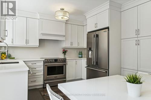 2278 Grand Oak Trail, Oakville, ON - Indoor Photo Showing Kitchen