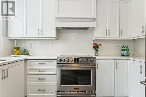 2278 Grand Oak Trail, Oakville, ON - Indoor Photo Showing Kitchen