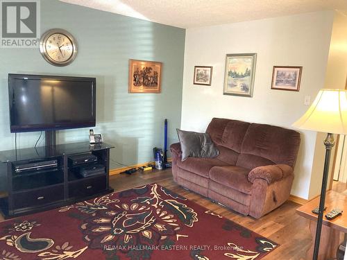 543 Crystal Drive, Peterborough (Ashburnham), ON - Indoor Photo Showing Living Room