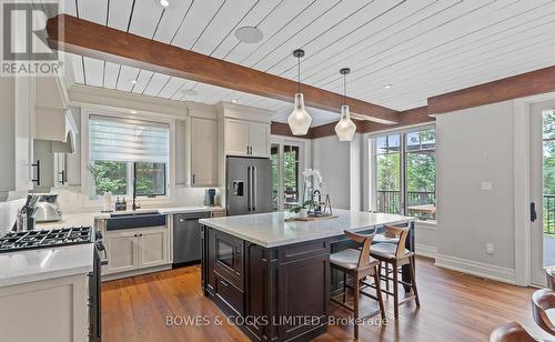 1078 Echo Hills Road, Lake Of Bays, ON - Indoor Photo Showing Kitchen With Upgraded Kitchen