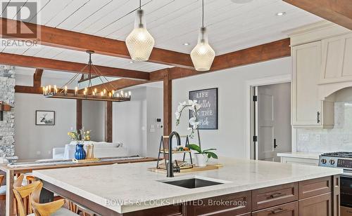 1078 Echo Hills Road, Lake Of Bays, ON - Indoor Photo Showing Kitchen With Upgraded Kitchen