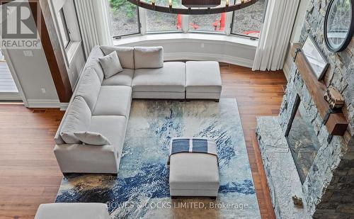 1078 Echo Hills Road, Lake Of Bays, ON - Indoor Photo Showing Living Room